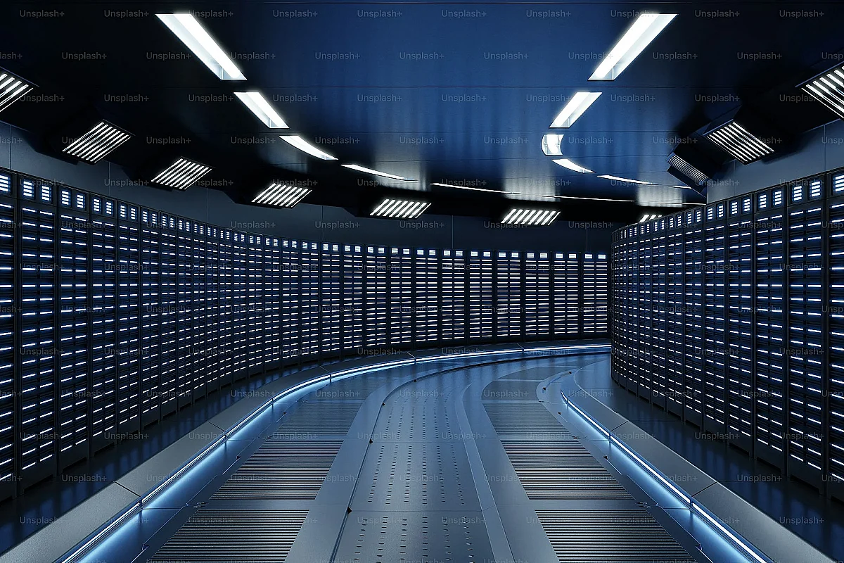  Serverless Architecture: When Your Infrastructure Disappears (And Why That's Amazing)