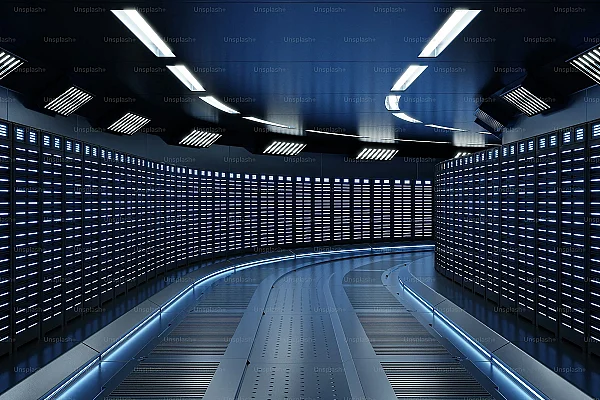  Serverless Architecture: When Your Infrastructure Disappears (And Why That's Amazing)